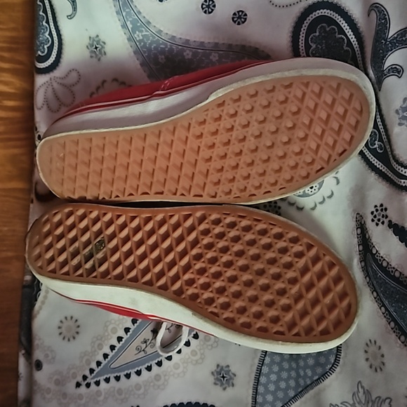 VANS - Picture 9 of 14
